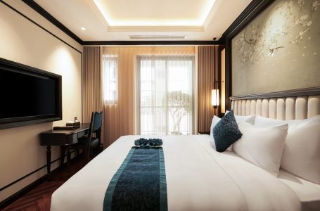 King Suite With Balcony 02