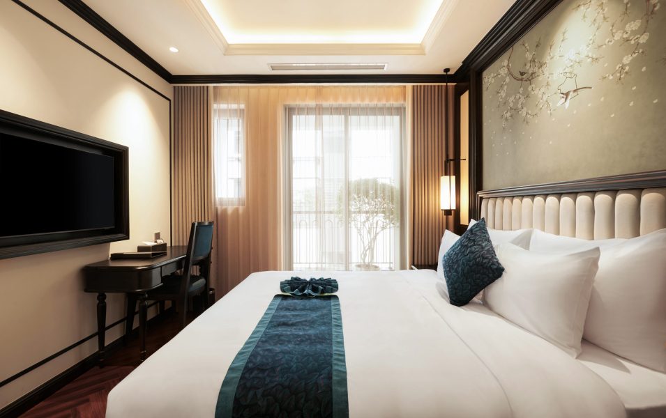 King Suite With Balcony 02