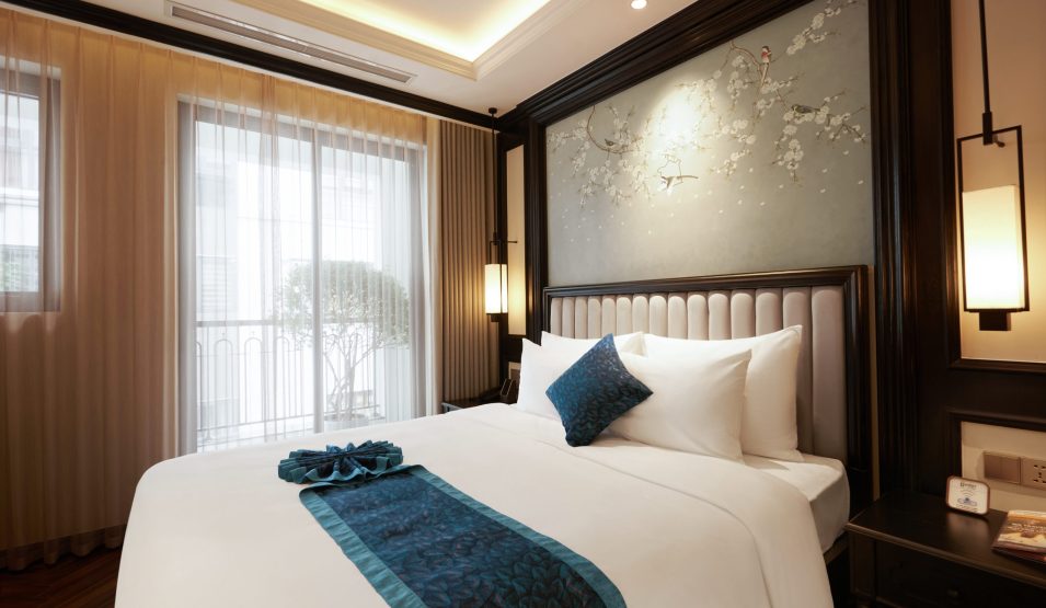 King Suite With Balcony 06