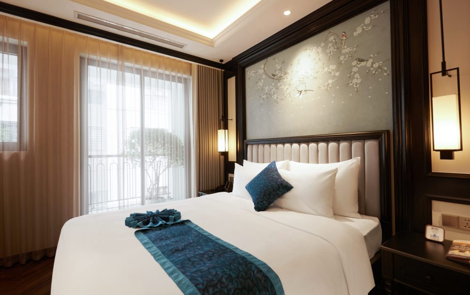 King Suite With Balcony 06
